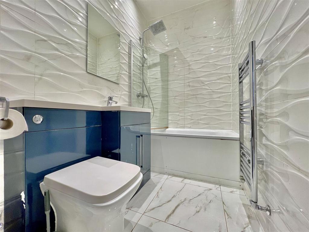 Family Bathroom/ WC