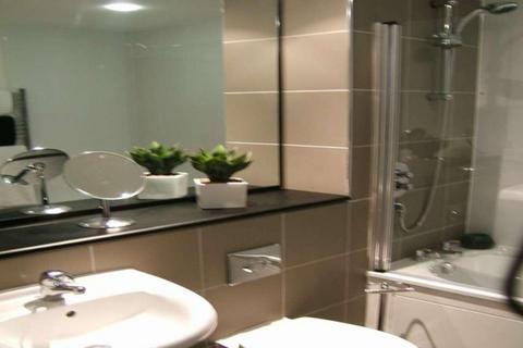 2 bedroom flat to rent, East Street, Leeds, UK, LS9