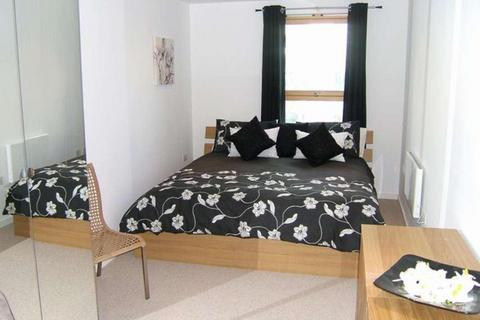 2 bedroom flat to rent, East Street, Leeds, UK, LS9