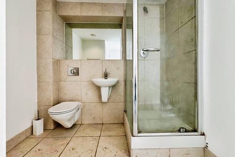 2 bedroom flat to rent, Riverside Way, Leeds, West Yorkshire, LS1