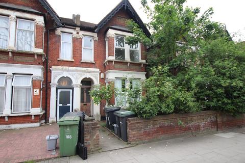 2 bedroom semi-detached house to rent, Brownhill Road, London SE6