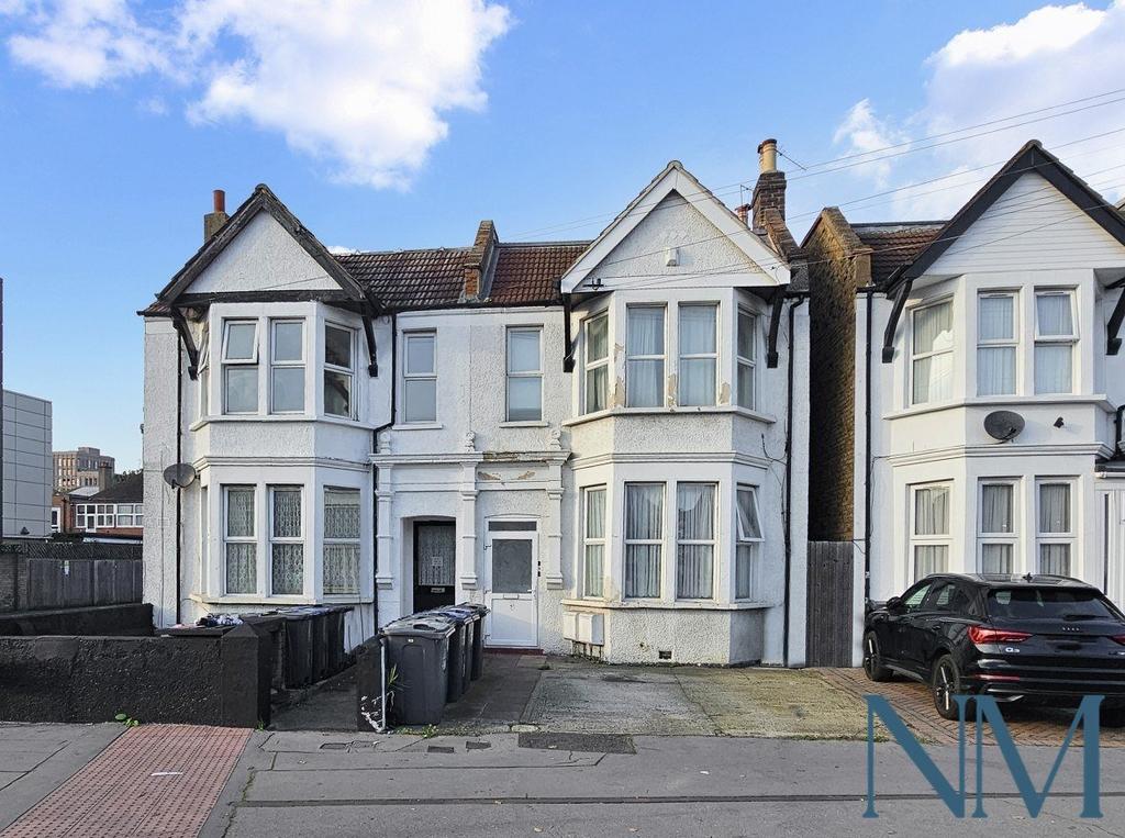 Chain-Free 2-Bed Apartment   Windmill Rd, Croydon