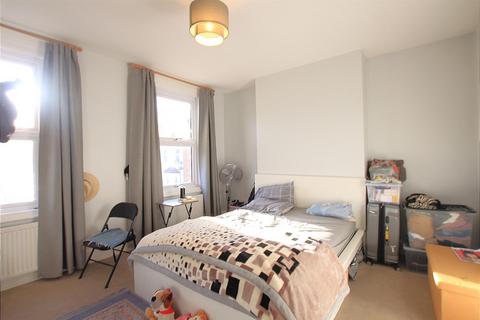 2 bedroom maisonette to rent, Cecil Road, Hounslow TW3