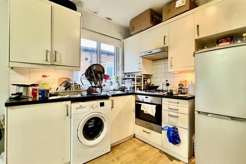 2 bedroom maisonette to rent, Cecil Road, Hounslow TW3