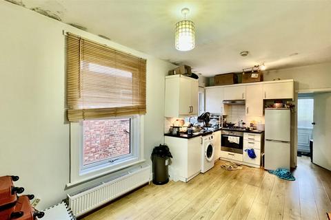 2 bedroom maisonette to rent, Cecil Road, Hounslow TW3