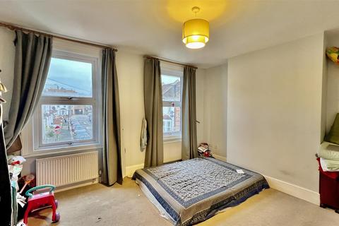 2 bedroom maisonette to rent, Cecil Road, Hounslow TW3
