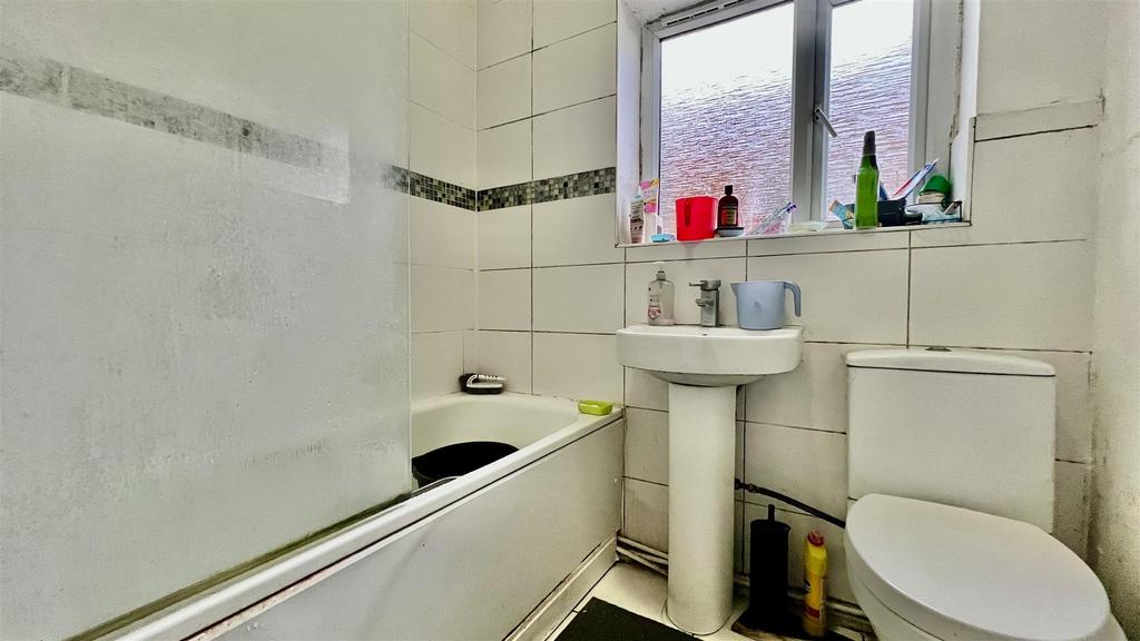 Family Bathroom/ WC