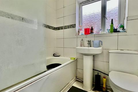2 bedroom maisonette to rent, Cecil Road, Hounslow TW3