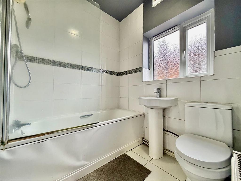 Family Bathroom/ WC