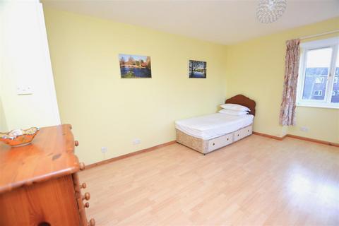 Studio for sale, Brangwyn Crescent, Colliers Wood SW19