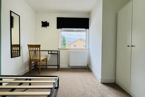 1 bedroom terraced house to rent, The Park, Kingswood