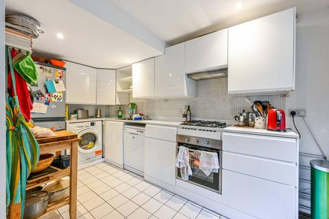 3 bedroom flat to rent, Evering Road, Stoke Newington, London, N16