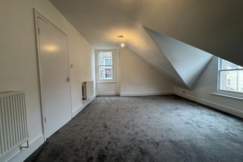 Studio to rent, London SW16