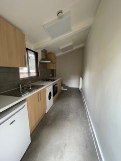 Studio to rent, Worton Way, Isleworth TW7