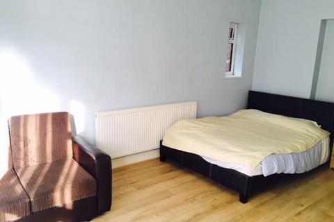 Studio to rent, Kilberry Close, Isleworth TW7