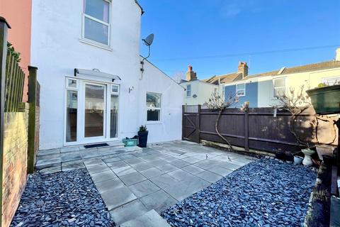 2 bedroom flat for sale, Norman Road, Newhaven