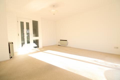 2 bedroom ground floor flat for sale, Whitecroft, Horley RH6