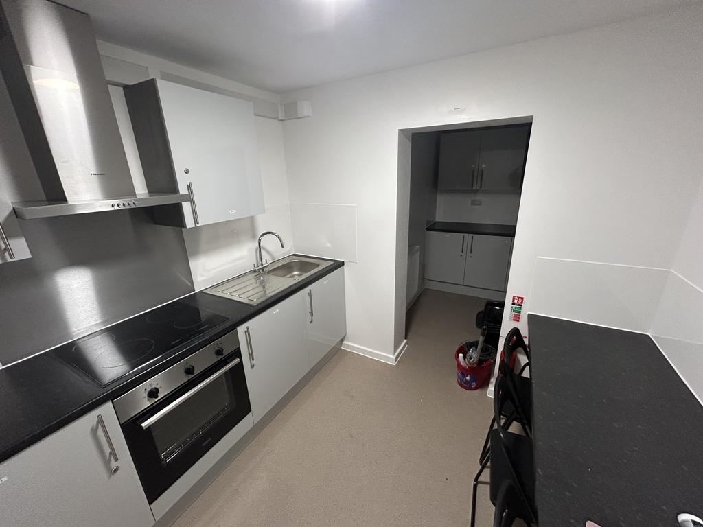 Shared kitchen (with 5 other people)