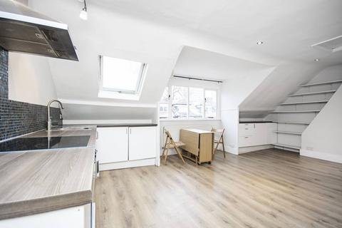 Studio to rent, Cranwich Road, Stamford Hill, London, N16