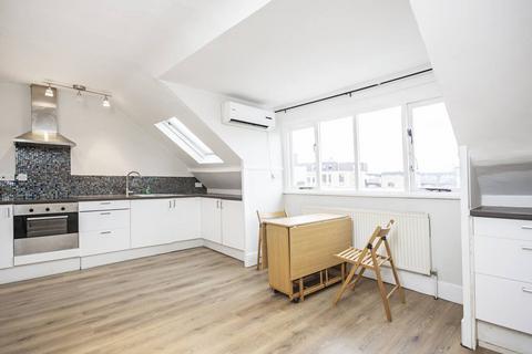 Studio to rent, Cranwich Road, Stamford Hill, London, N16