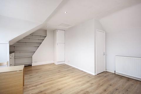 Studio to rent, Cranwich Road, Stamford Hill, London, N16