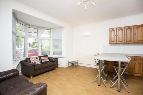 2 bedroom ground floor flat for sale, Alyth Gardens, London, NW11