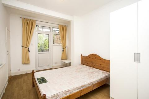 2 bedroom ground floor flat for sale, Alyth Gardens, London, NW11