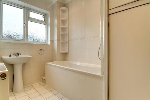 2 bedroom flat for sale, Alyth Gardens, London, NW11