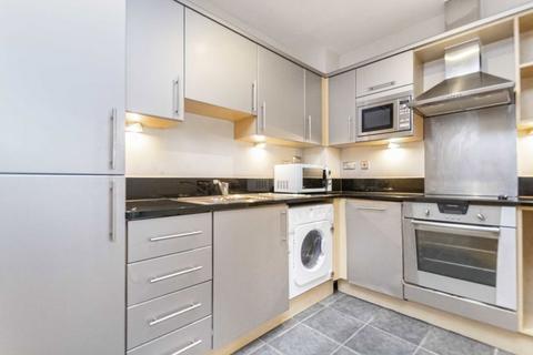 2 bedroom flat to rent, City Walk, London SE1