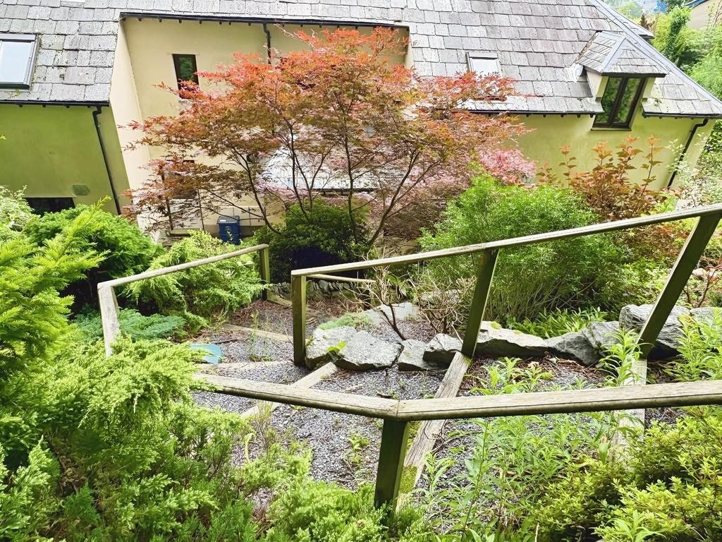 Ee6d87eb-garden 20stairs.jpg