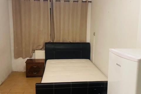 Studio to rent, Darris Close, Hayes, Greater London, UB4