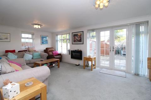 4 bedroom chalet for sale, Daimler Avenue, Herne Bay, CT6