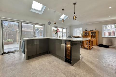 19 Fleet End Road, Warsash, Southampton, SO31 9JH