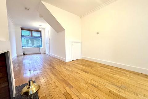 3 bedroom terraced house to rent, Grover Road, Watford