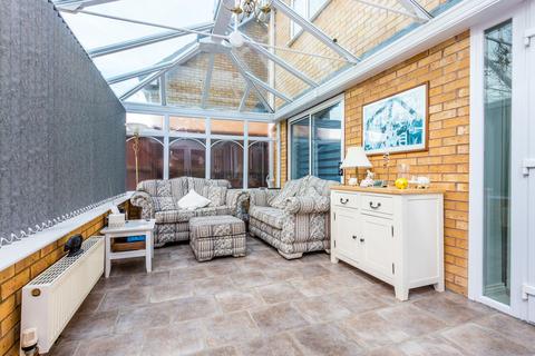 34 Betjeman Close, Higham Ferrers, Rushden, NN10 8NR