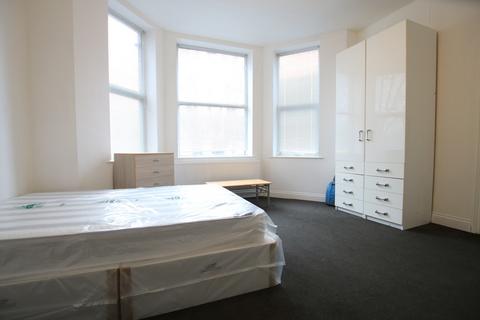 Studio to rent, St Pauls Avenue, Willesden Green, London