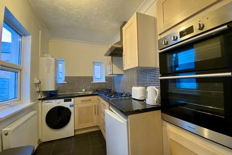 2 bedroom terraced house to rent, 7 South View Terrace