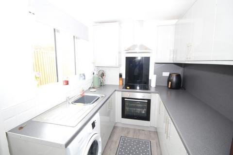 2 bedroom terraced house for sale, Cemetery Road, Normanton