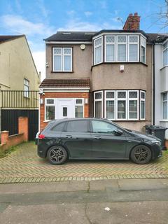 4 bedroom end of terrace house for sale, Staines Road, Ilford IG1