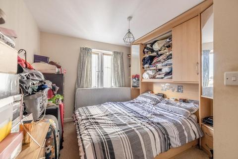 2 bedroom flat for sale, Mill Street, Slough, SL2 5FY