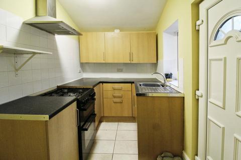 2 bedroom terraced house to rent, Burnley Road, Lancashire BB8