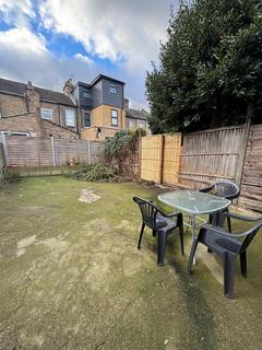 1 bedroom house of multiple occupation to rent, Fairland Street, London  E15