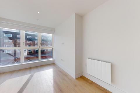 Studio to rent, Beverley Way