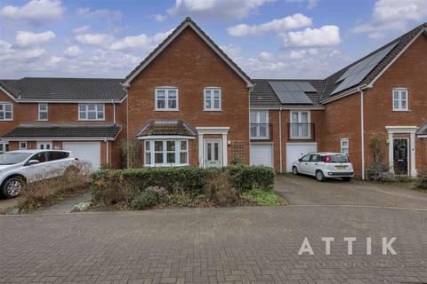 4 bedroom semi-detached house for sale, Lark Drive, Attleborough