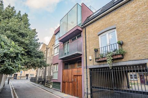 Griggs Place, Bermondsey, London, SE1