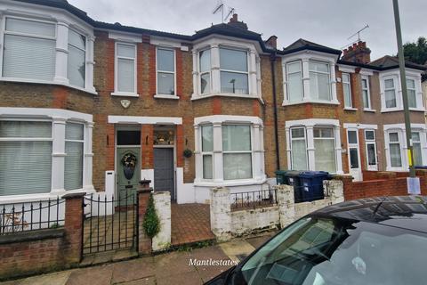 4 bedroom terraced house to rent, Glebe Road, Finchley, N3