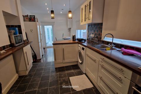 4 bedroom terraced house to rent, Glebe Road, Finchley, N3