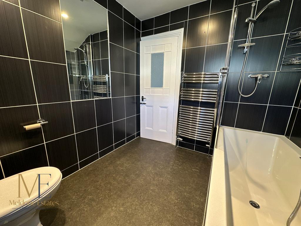 Bathroom-2.JPG
