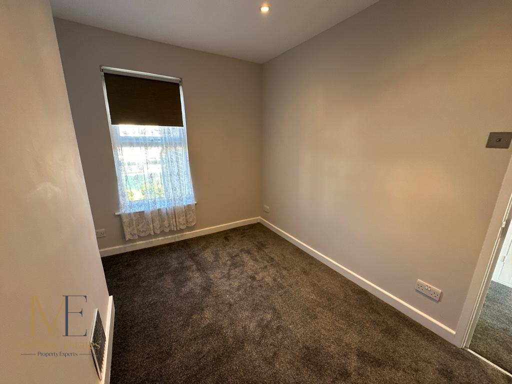 Bedroom 2-2.JPG