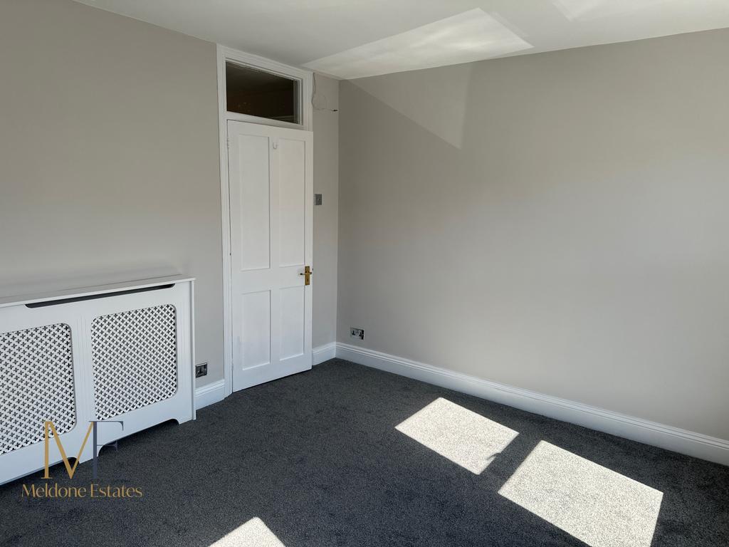 Bedroom 1 -3.JPG
